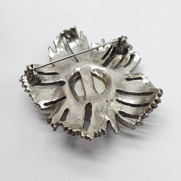 Vintage Silver Tone Flower Brooch With Faux Grey Pearl Center - Picture 3 of 4